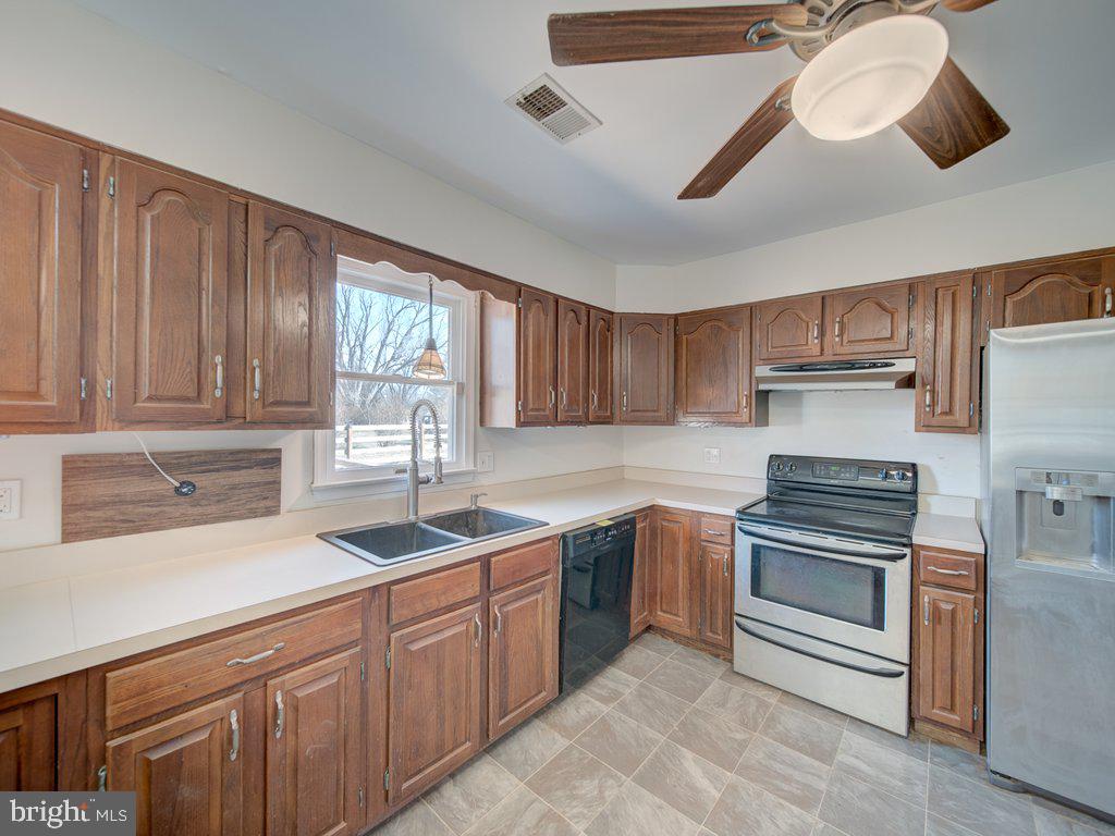 7218 AIRLIE RD, WARRENTON, Virginia 20187, 3 Bedrooms Bedrooms, ,2 BathroomsBathrooms,Residential,For sale,7218 AIRLIE RD,VAFQ2020698 MLS # VAFQ2020698