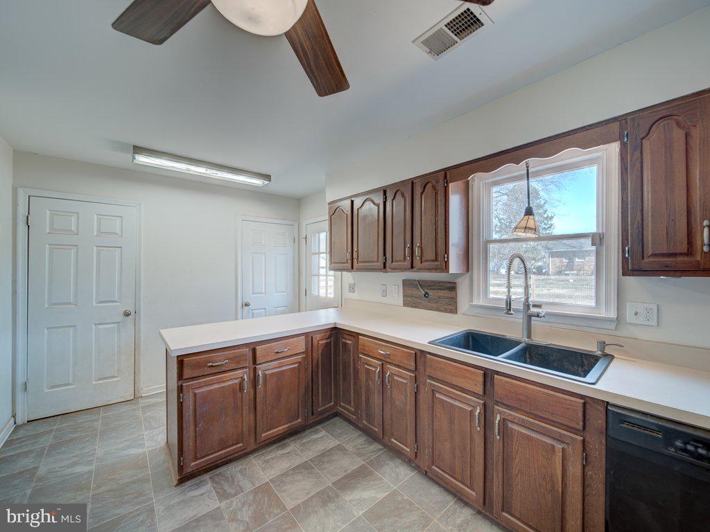 7218 AIRLIE RD, WARRENTON, Virginia 20187, 3 Bedrooms Bedrooms, ,2 BathroomsBathrooms,Residential,For sale,7218 AIRLIE RD,VAFQ2020698 MLS # VAFQ2020698