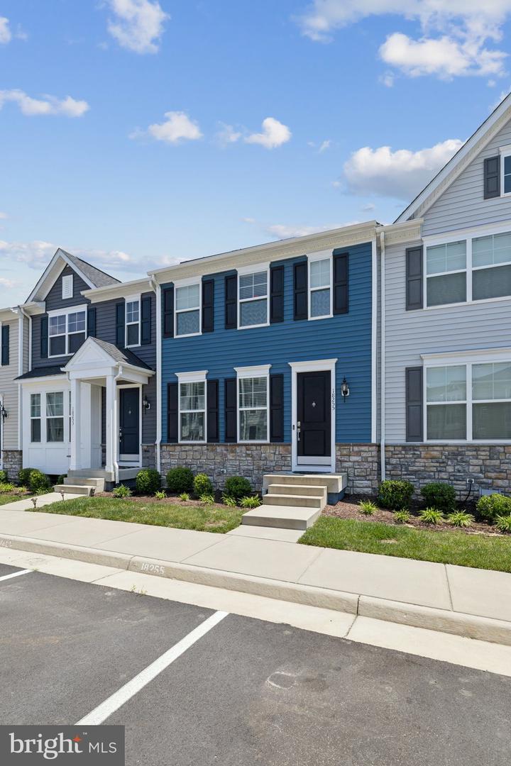 18255 SUMMIT POINTE DR, TRIANGLE, Virginia 22172, 3 Bedrooms Bedrooms, ,3 BathroomsBathrooms,Residential,For sale,18255 SUMMIT POINTE DR,VAPW2113534 MLS # VAPW2113534