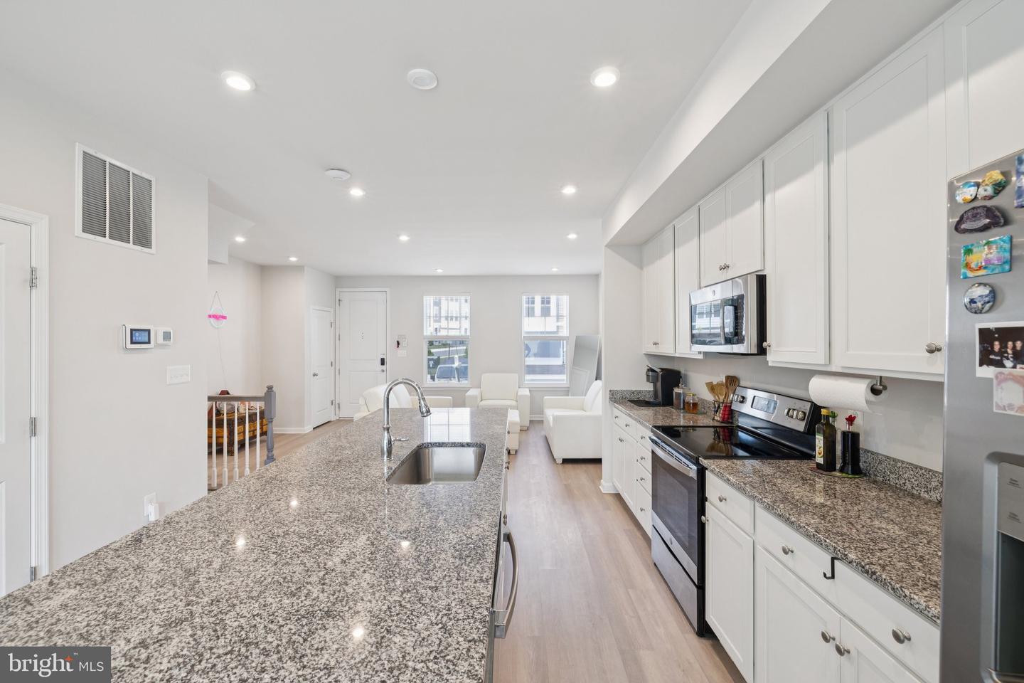 18255 SUMMIT POINTE DR, TRIANGLE, Virginia 22172, 3 Bedrooms Bedrooms, ,3 BathroomsBathrooms,Residential,For sale,18255 SUMMIT POINTE DR,VAPW2113534 MLS # VAPW2113534