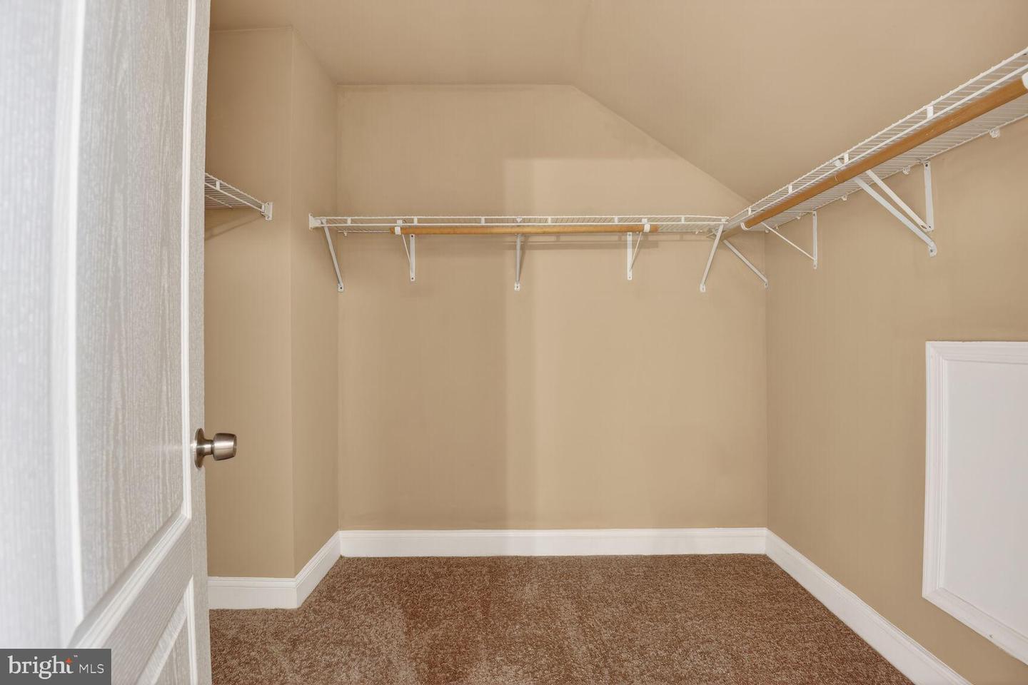 16942 CHESLEY PL, WOODBRIDGE, Virginia 22191, 4 Bedrooms Bedrooms, ,3 BathroomsBathrooms,Residential,For sale,16942 CHESLEY PL,VAPW2113442 MLS # VAPW2113442