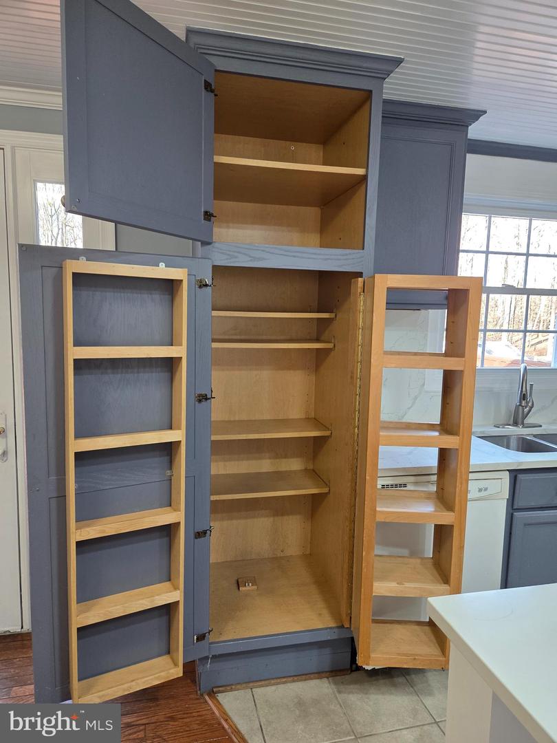 8004 GRACIE DR, MANASSAS, Virginia 20112, 3 Bedrooms Bedrooms, ,2 BathroomsBathrooms,Residential,For sale,8004 GRACIE DR,VAPW2113826 MLS # VAPW2113826