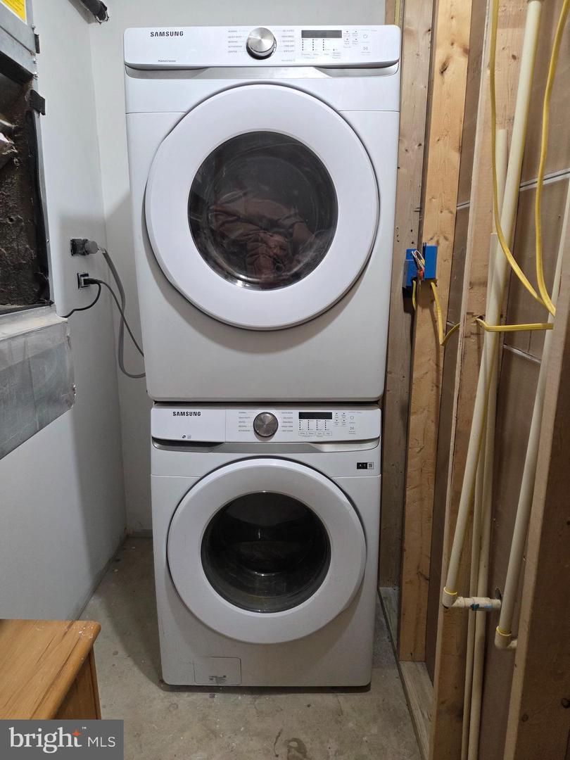 8004 GRACIE DR, MANASSAS, Virginia 20112, 3 Bedrooms Bedrooms, ,2 BathroomsBathrooms,Residential,For sale,8004 GRACIE DR,VAPW2113826 MLS # VAPW2113826