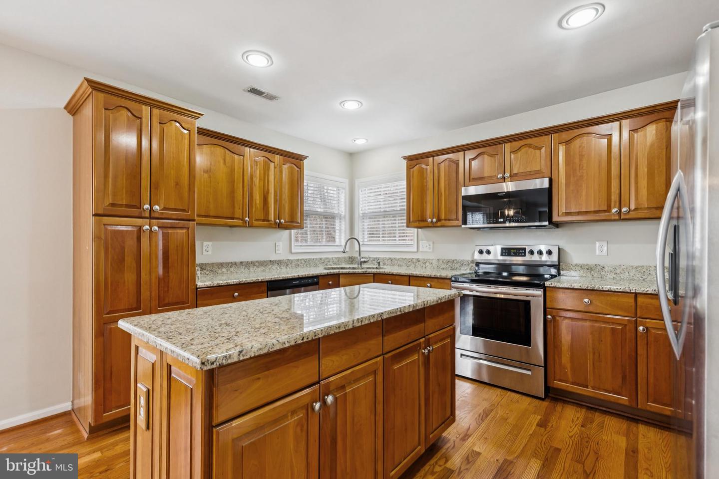 9320 CROSSED SABRES CT, MANASSAS, Virginia 20111, 5 Bedrooms Bedrooms, ,3 BathroomsBathrooms,Residential,For sale,9320 CROSSED SABRES CT,VAPW2113856 MLS # VAPW2113856