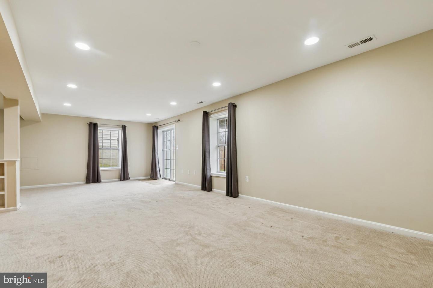 9320 CROSSED SABRES CT, MANASSAS, Virginia 20111, 5 Bedrooms Bedrooms, ,3 BathroomsBathrooms,Residential,For sale,9320 CROSSED SABRES CT,VAPW2113856 MLS # VAPW2113856