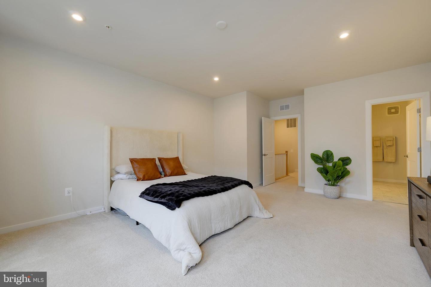 203-A PARK CENTRAL TER, MANASSAS PARK, Virginia 20111, 2 Bedrooms Bedrooms, ,2 BathroomsBathrooms,Residential,For sale,203-A PARK CENTRAL TER,VAMP2003756 MLS # VAMP2003756