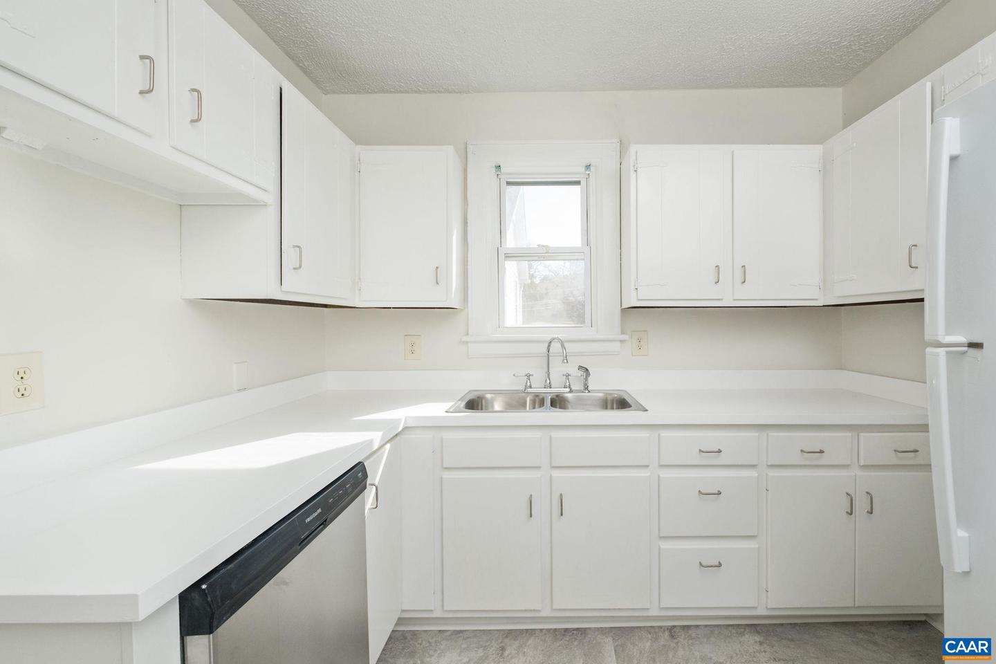 5 MONTGOMERY AVE, STAUNTON, Virginia 24401, 2 Bedrooms Bedrooms, ,1 BathroomBathrooms,Residential,For sale,5 MONTGOMERY AVE,674071 MLS # 674071