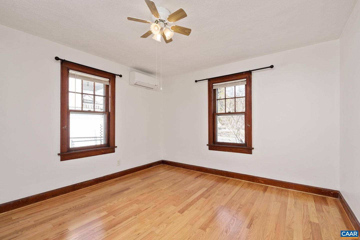 5 MONTGOMERY AVE, STAUNTON, Virginia 24401, 2 Bedrooms Bedrooms, ,1 BathroomBathrooms,Residential,For sale,5 MONTGOMERY AVE,674071 MLS # 674071