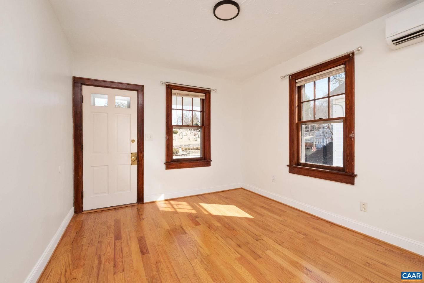 5 MONTGOMERY AVE, STAUNTON, Virginia 24401, 2 Bedrooms Bedrooms, ,1 BathroomBathrooms,Residential,For sale,5 MONTGOMERY AVE,674071 MLS # 674071