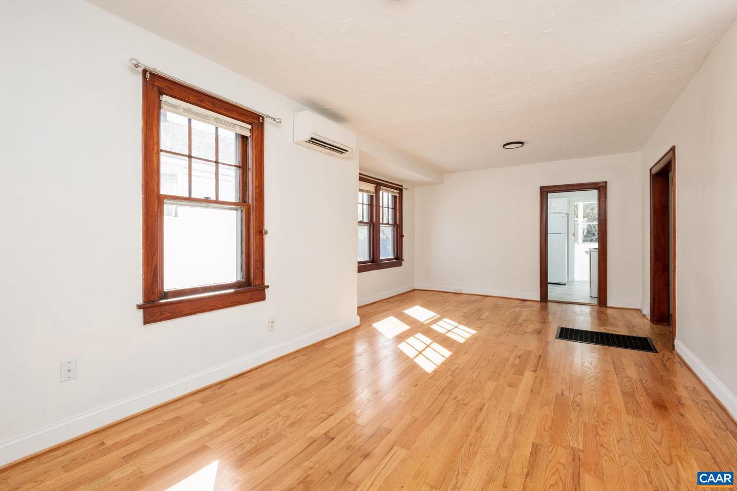 5 MONTGOMERY AVE, STAUNTON, Virginia 24401, 2 Bedrooms Bedrooms, ,1 BathroomBathrooms,Residential,For sale,5 MONTGOMERY AVE,674071 MLS # 674071