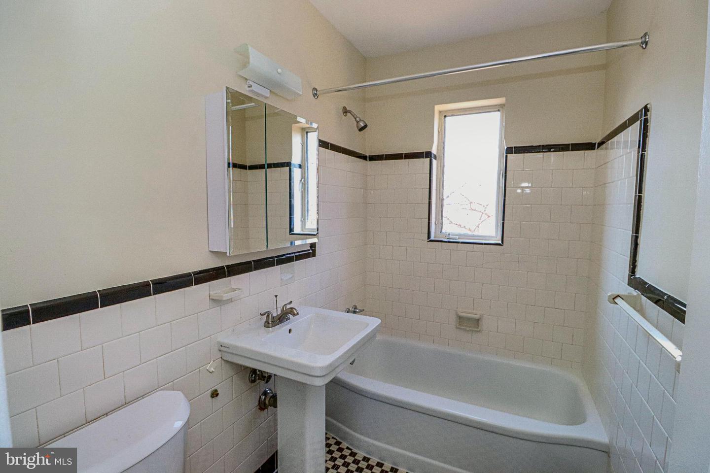 2020 S POLLARD ST, ARLINGTON, Virginia 22204, 2 Bedrooms Bedrooms, 5 Rooms Rooms,1 BathroomBathrooms,Residential,For sale,2020 S POLLARD ST,VAAR2065618 MLS # VAAR2065618