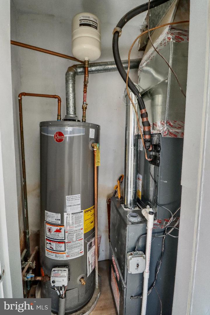 2020 S POLLARD ST, ARLINGTON, Virginia 22204, 2 Bedrooms Bedrooms, 5 Rooms Rooms,1 BathroomBathrooms,Residential,For sale,2020 S POLLARD ST,VAAR2065618 MLS # VAAR2065618