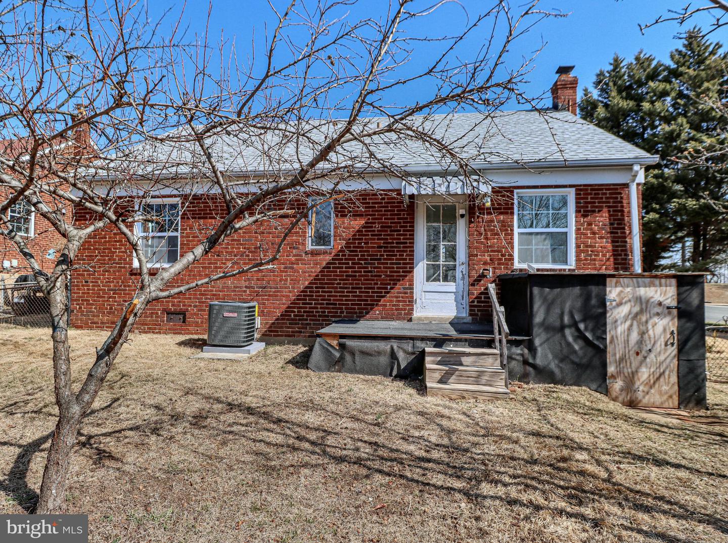 2020 S POLLARD ST, ARLINGTON, Virginia 22204, 2 Bedrooms Bedrooms, 5 Rooms Rooms,1 BathroomBathrooms,Residential,For sale,2020 S POLLARD ST,VAAR2065618 MLS # VAAR2065618