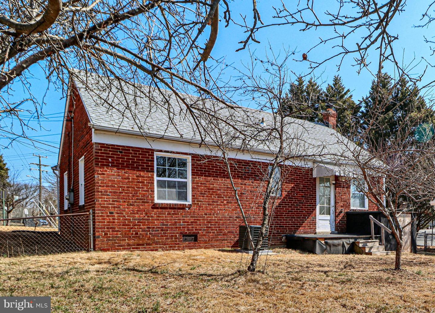 2020 S POLLARD ST, ARLINGTON, Virginia 22204, 2 Bedrooms Bedrooms, 5 Rooms Rooms,1 BathroomBathrooms,Residential,For sale,2020 S POLLARD ST,VAAR2065618 MLS # VAAR2065618