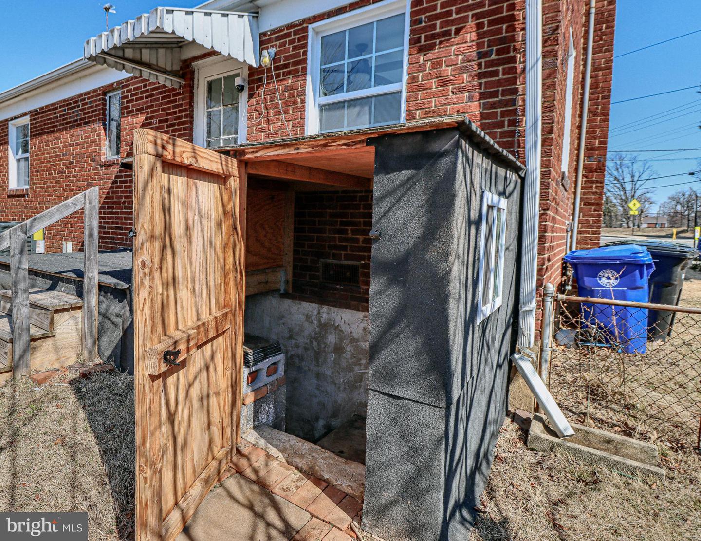 2020 S POLLARD ST, ARLINGTON, Virginia 22204, 2 Bedrooms Bedrooms, 5 Rooms Rooms,1 BathroomBathrooms,Residential,For sale,2020 S POLLARD ST,VAAR2065618 MLS # VAAR2065618