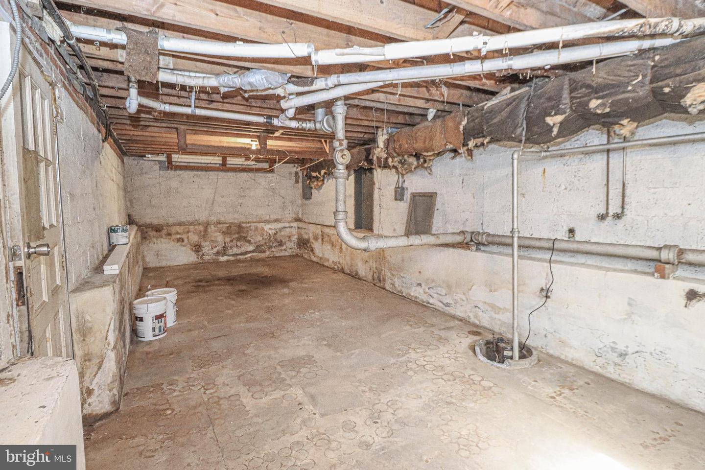 2020 S POLLARD ST, ARLINGTON, Virginia 22204, 2 Bedrooms Bedrooms, 5 Rooms Rooms,1 BathroomBathrooms,Residential,For sale,2020 S POLLARD ST,VAAR2065618 MLS # VAAR2065618