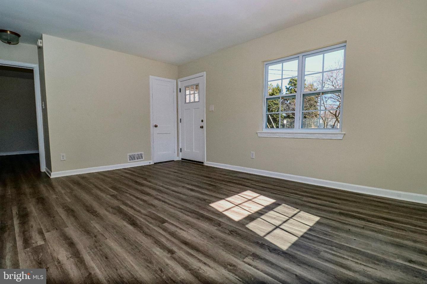 2020 S POLLARD ST, ARLINGTON, Virginia 22204, 2 Bedrooms Bedrooms, 5 Rooms Rooms,1 BathroomBathrooms,Residential,For sale,2020 S POLLARD ST,VAAR2065618 MLS # VAAR2065618