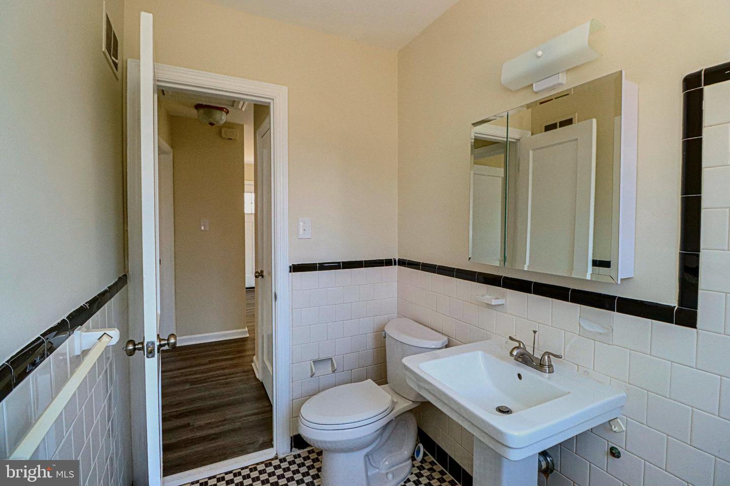 2020 S POLLARD ST, ARLINGTON, Virginia 22204, 2 Bedrooms Bedrooms, 5 Rooms Rooms,1 BathroomBathrooms,Residential,For sale,2020 S POLLARD ST,VAAR2065618 MLS # VAAR2065618