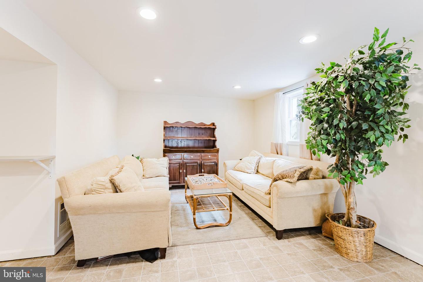 6317 TELEGRAPH RD, ALEXANDRIA, Virginia 22310, 3 Bedrooms Bedrooms, ,2 BathroomsBathrooms,Residential,For sale,6317 TELEGRAPH RD,VAFX2281450 MLS # VAFX2281450