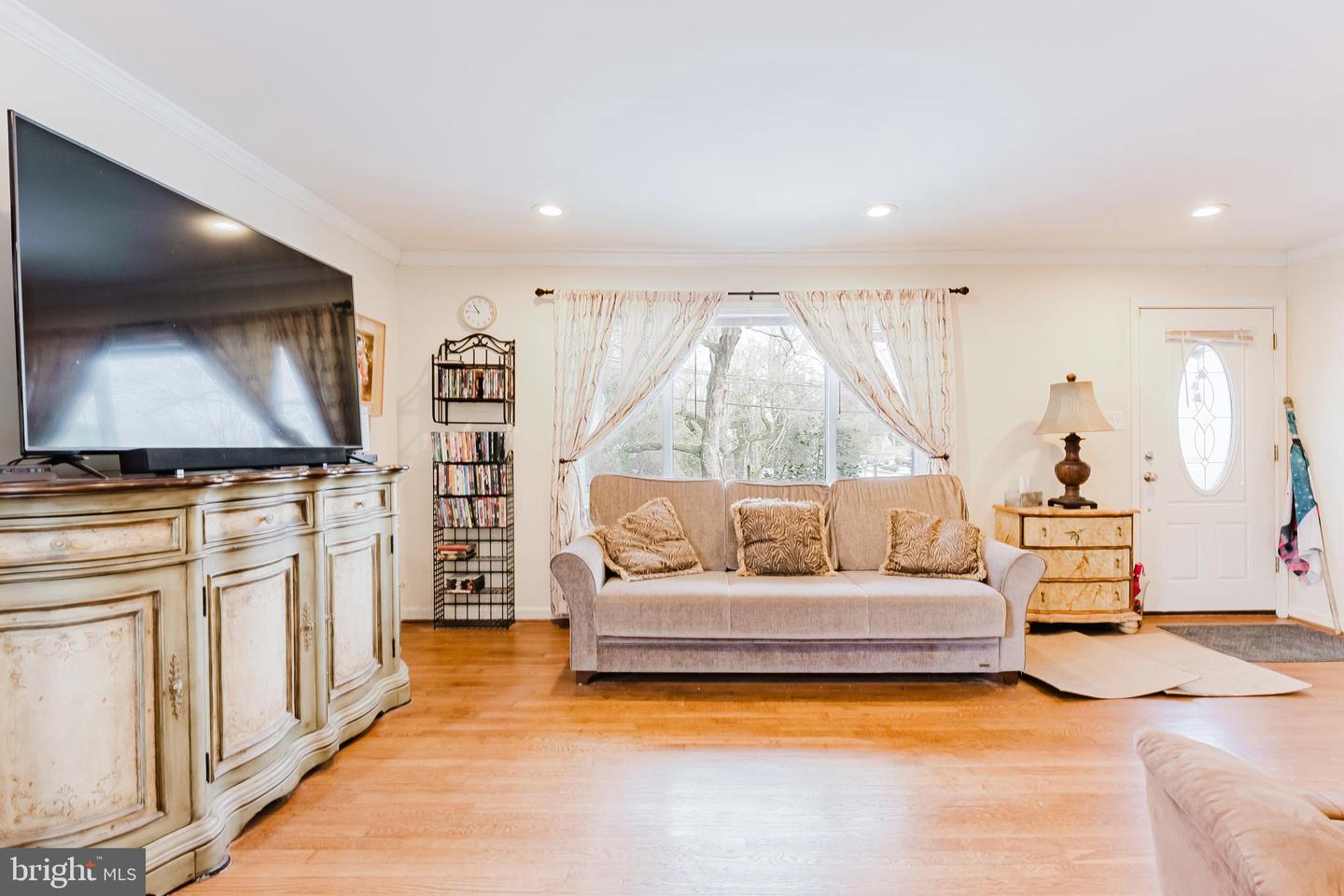 6317 TELEGRAPH RD, ALEXANDRIA, Virginia 22310, 3 Bedrooms Bedrooms, ,2 BathroomsBathrooms,Residential,For sale,6317 TELEGRAPH RD,VAFX2281450 MLS # VAFX2281450