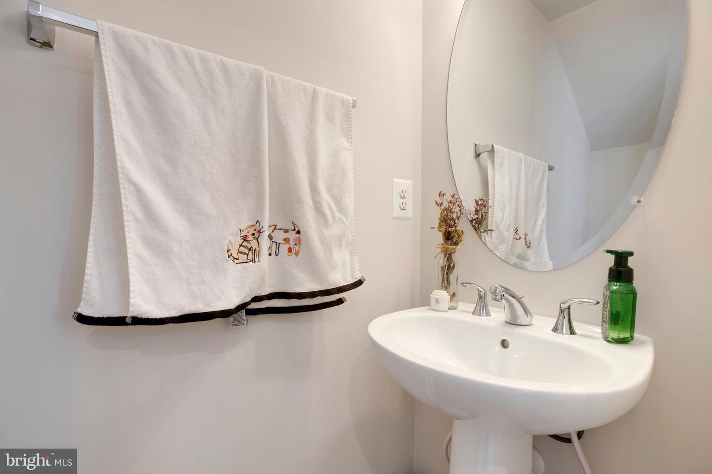 4614 OLIVINE DR #85, CHANTILLY, Virginia 20151, 3 Bedrooms Bedrooms, ,2 BathroomsBathrooms,Residential,For sale,4614 OLIVINE DR #85,VAFX2289272 MLS # VAFX2289272