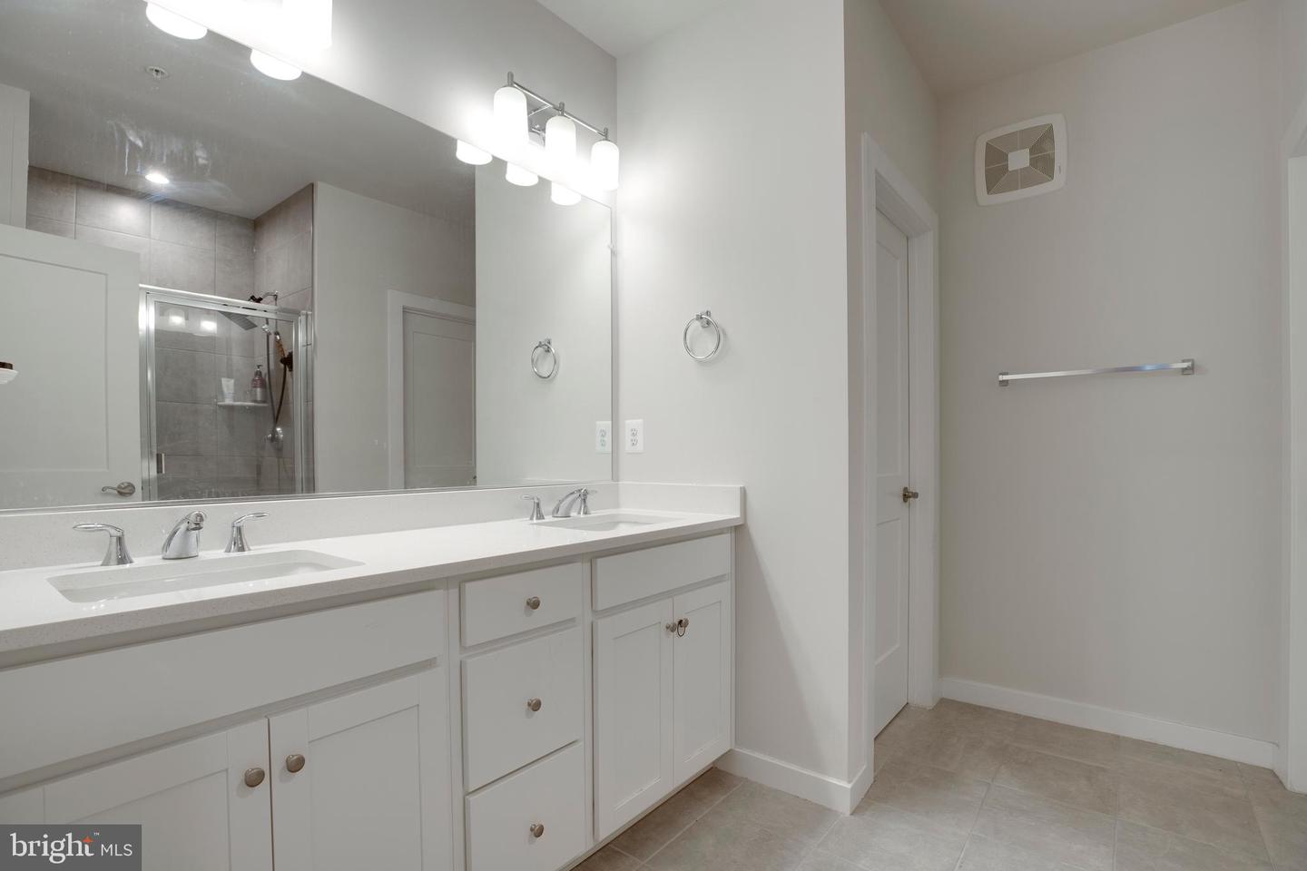 4614 OLIVINE DR #85, CHANTILLY, Virginia 20151, 3 Bedrooms Bedrooms, ,2 BathroomsBathrooms,Residential,For sale,4614 OLIVINE DR #85,VAFX2289272 MLS # VAFX2289272