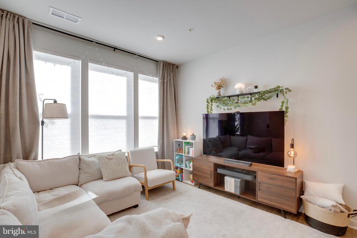 4614 OLIVINE DR #85, CHANTILLY, Virginia 20151, 3 Bedrooms Bedrooms, ,2 BathroomsBathrooms,Residential,For sale,4614 OLIVINE DR #85,VAFX2289272 MLS # VAFX2289272