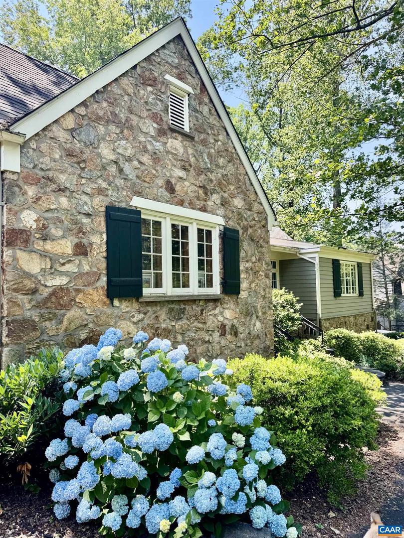 1820 FENDALL AVE, CHARLOTTESVILLE, Virginia 22903, 4 Bedrooms Bedrooms, ,5 BathroomsBathrooms,Residential,For sale,1820 FENDALL AVE,673784 MLS # 673784