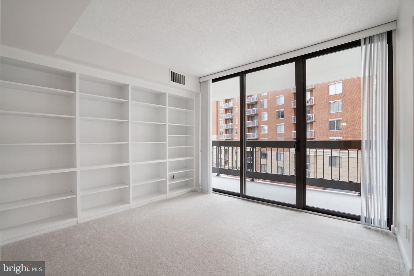 3800 FAIRFAX DR #213, ARLINGTON, Virginia 22203, 2 Bedrooms Bedrooms, ,2 BathroomsBathrooms,Residential,For sale,3800 FAIRFAX DR #213,VAAR2069538 MLS # VAAR2069538