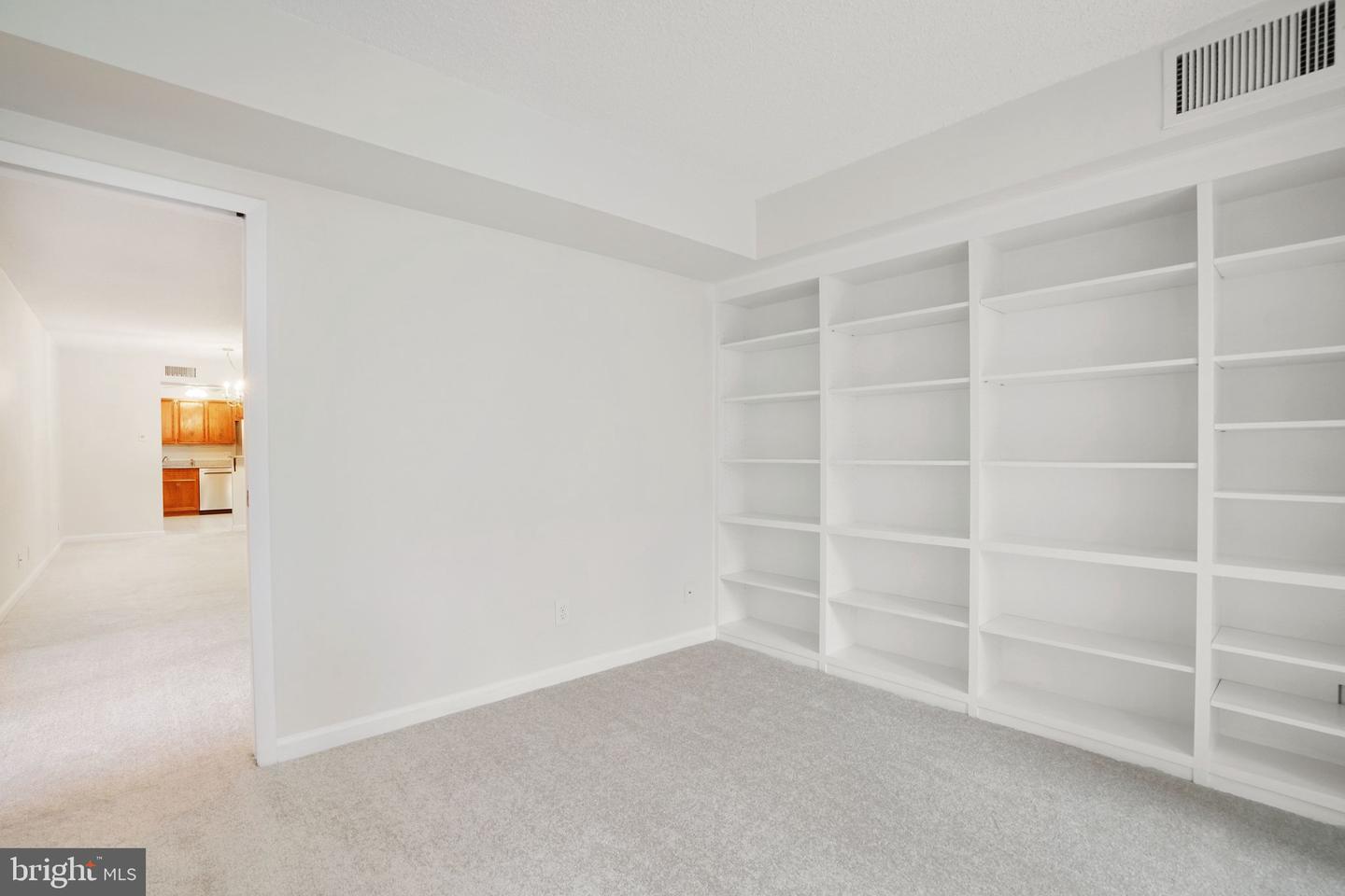 3800 FAIRFAX DR #213, ARLINGTON, Virginia 22203, 2 Bedrooms Bedrooms, ,2 BathroomsBathrooms,Residential,For sale,3800 FAIRFAX DR #213,VAAR2069538 MLS # VAAR2069538