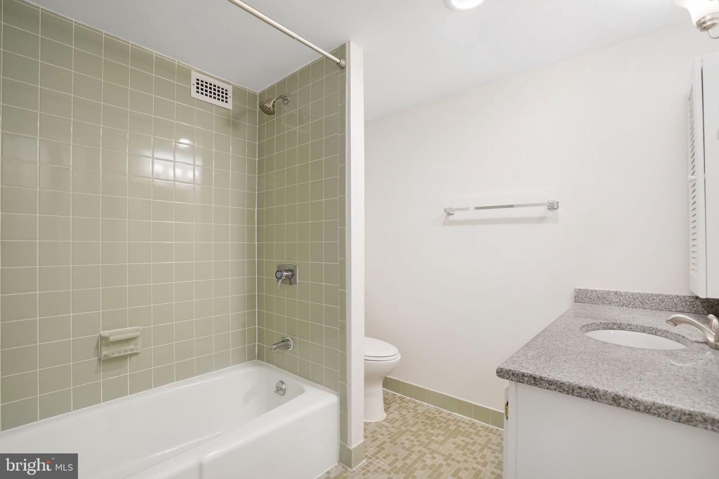 3800 FAIRFAX DR #213, ARLINGTON, Virginia 22203, 2 Bedrooms Bedrooms, ,2 BathroomsBathrooms,Residential,For sale,3800 FAIRFAX DR #213,VAAR2069538 MLS # VAAR2069538