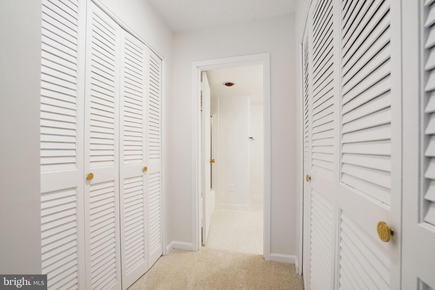 3800 FAIRFAX DR #213, ARLINGTON, Virginia 22203, 2 Bedrooms Bedrooms, ,2 BathroomsBathrooms,Residential,For sale,3800 FAIRFAX DR #213,VAAR2069538 MLS # VAAR2069538