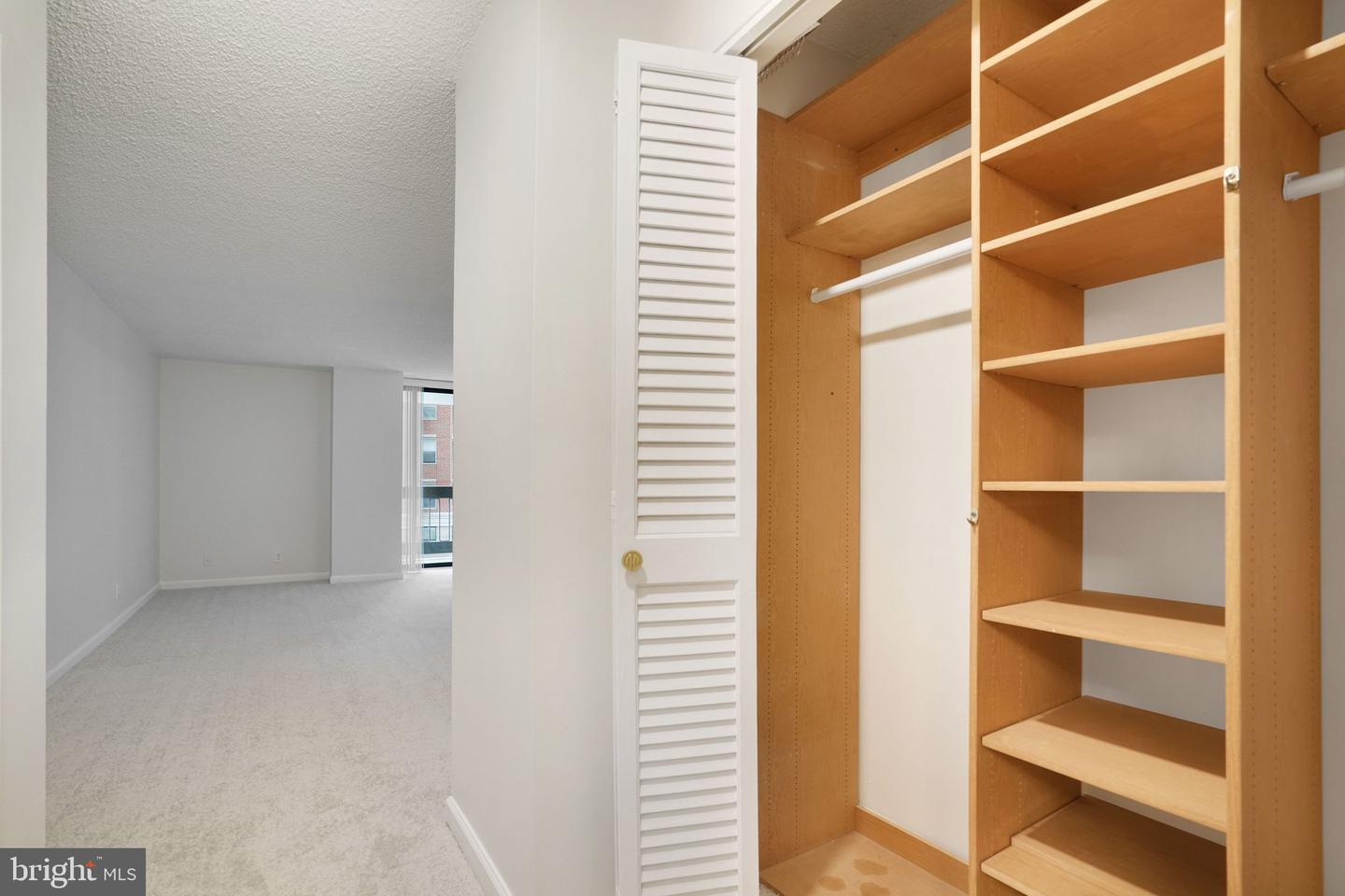 3800 FAIRFAX DR #213, ARLINGTON, Virginia 22203, 2 Bedrooms Bedrooms, ,2 BathroomsBathrooms,Residential,For sale,3800 FAIRFAX DR #213,VAAR2069538 MLS # VAAR2069538