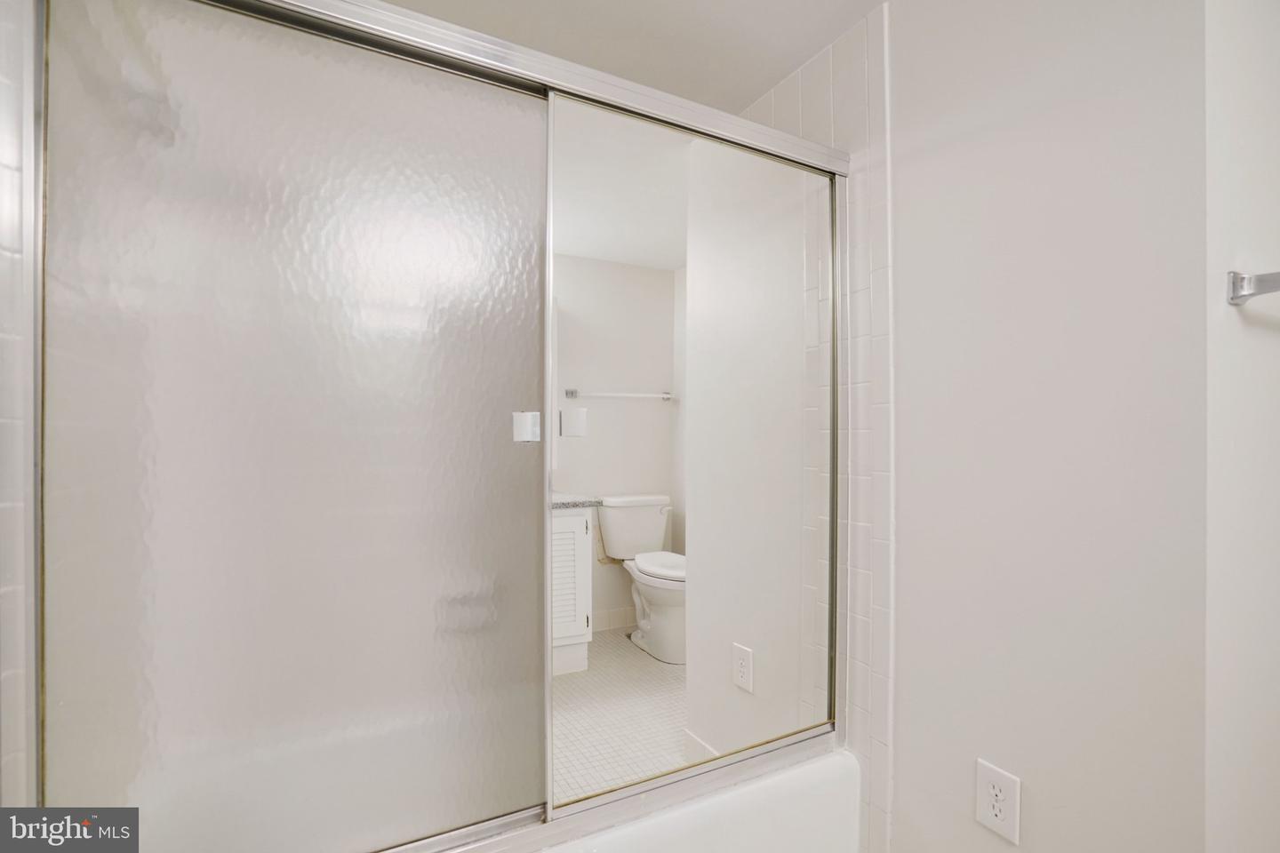 3800 FAIRFAX DR #213, ARLINGTON, Virginia 22203, 2 Bedrooms Bedrooms, ,2 BathroomsBathrooms,Residential,For sale,3800 FAIRFAX DR #213,VAAR2069538 MLS # VAAR2069538