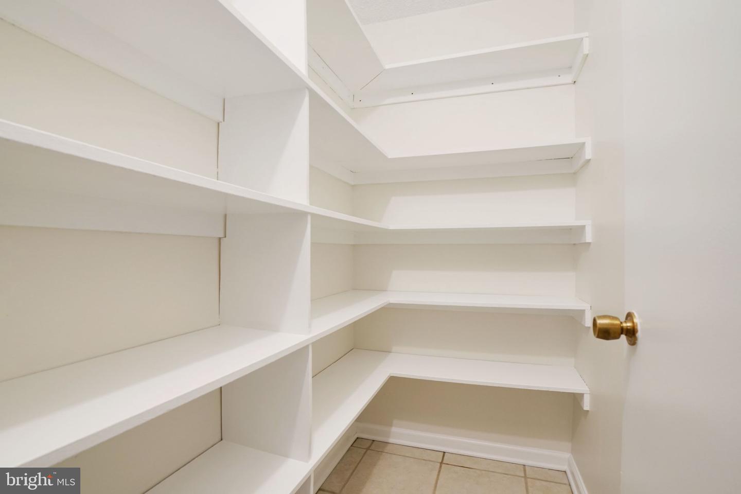 3800 FAIRFAX DR #213, ARLINGTON, Virginia 22203, 2 Bedrooms Bedrooms, ,2 BathroomsBathrooms,Residential,For sale,3800 FAIRFAX DR #213,VAAR2069538 MLS # VAAR2069538