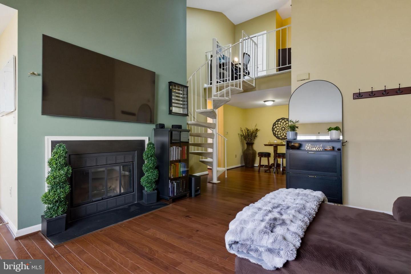 10208-C ASHBROOKE CT #19, OAKTON, Virginia 22124, 2 Bedrooms Bedrooms, 5 Rooms Rooms,2 BathroomsBathrooms,Residential,For sale,10208-C ASHBROOKE CT #19,VAFX2293732 MLS # VAFX2293732