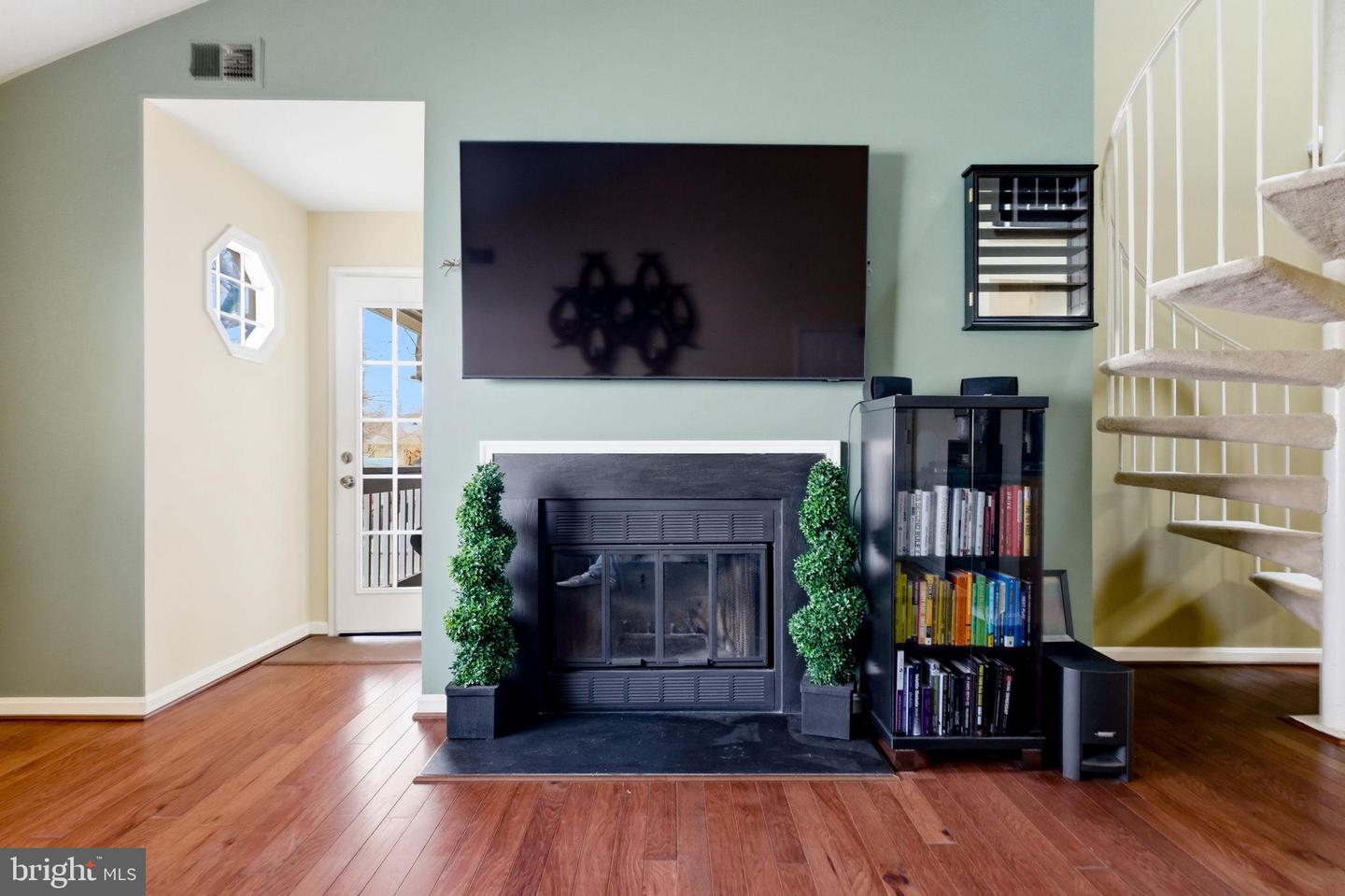 10208-C ASHBROOKE CT #19, OAKTON, Virginia 22124, 2 Bedrooms Bedrooms, 5 Rooms Rooms,2 BathroomsBathrooms,Residential,For sale,10208-C ASHBROOKE CT #19,VAFX2293732 MLS # VAFX2293732