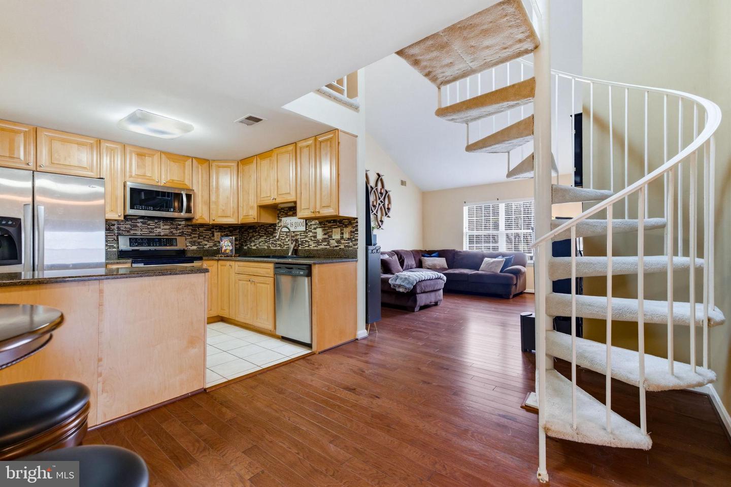 10208-C ASHBROOKE CT #19, OAKTON, Virginia 22124, 2 Bedrooms Bedrooms, 5 Rooms Rooms,2 BathroomsBathrooms,Residential,For sale,10208-C ASHBROOKE CT #19,VAFX2293732 MLS # VAFX2293732