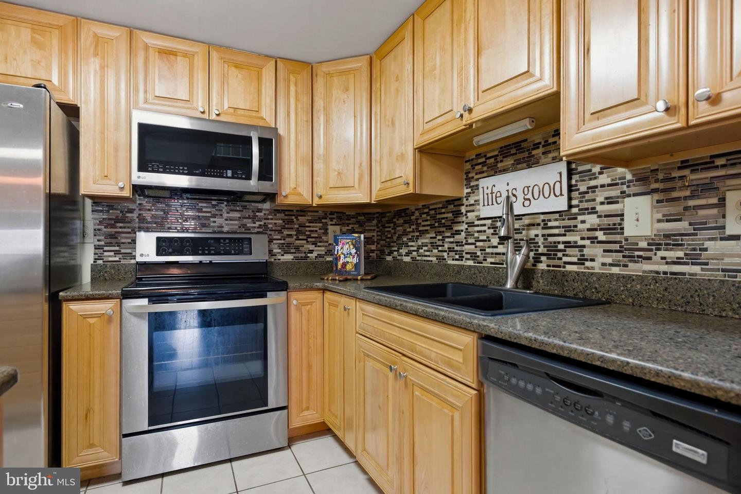 10208-C ASHBROOKE CT #19, OAKTON, Virginia 22124, 2 Bedrooms Bedrooms, 5 Rooms Rooms,2 BathroomsBathrooms,Residential,For sale,10208-C ASHBROOKE CT #19,VAFX2293732 MLS # VAFX2293732