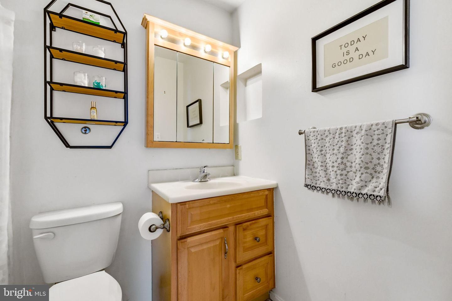 10208-C ASHBROOKE CT #19, OAKTON, Virginia 22124, 2 Bedrooms Bedrooms, 5 Rooms Rooms,2 BathroomsBathrooms,Residential,For sale,10208-C ASHBROOKE CT #19,VAFX2293732 MLS # VAFX2293732