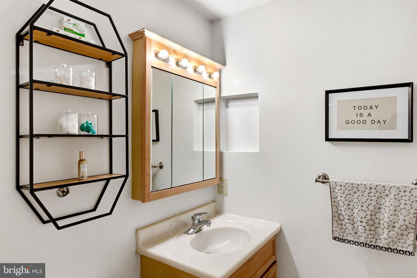 10208-C ASHBROOKE CT #19, OAKTON, Virginia 22124, 2 Bedrooms Bedrooms, 5 Rooms Rooms,2 BathroomsBathrooms,Residential,For sale,10208-C ASHBROOKE CT #19,VAFX2293732 MLS # VAFX2293732