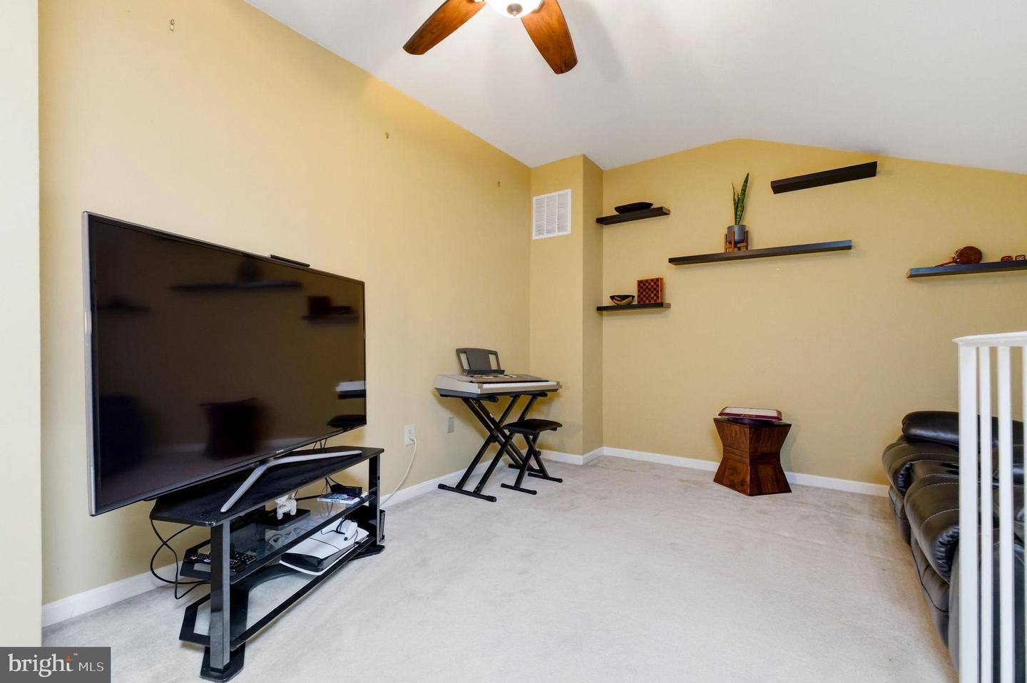 10208-C ASHBROOKE CT #19, OAKTON, Virginia 22124, 2 Bedrooms Bedrooms, 5 Rooms Rooms,2 BathroomsBathrooms,Residential,For sale,10208-C ASHBROOKE CT #19,VAFX2293732 MLS # VAFX2293732