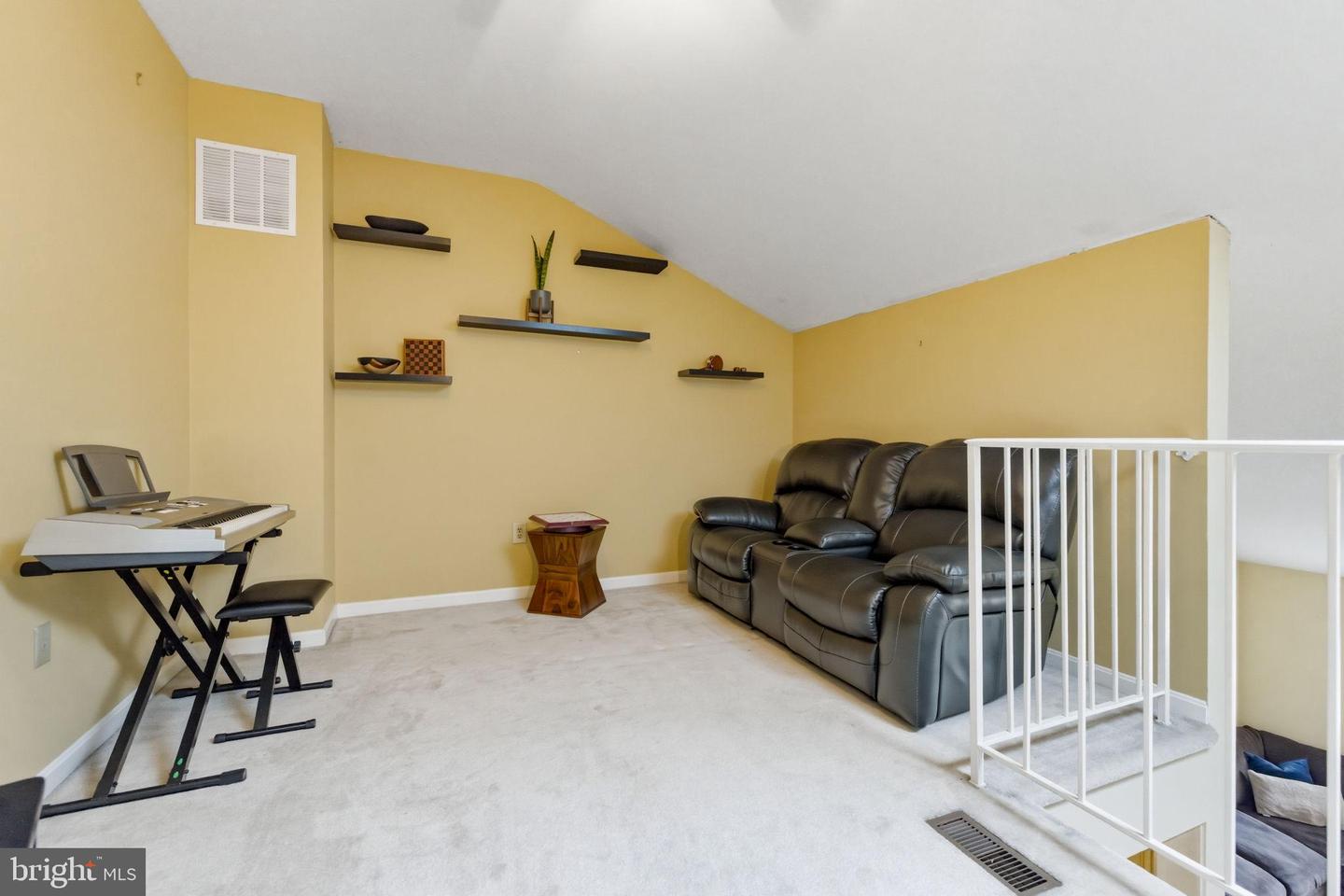 10208-C ASHBROOKE CT #19, OAKTON, Virginia 22124, 2 Bedrooms Bedrooms, 5 Rooms Rooms,2 BathroomsBathrooms,Residential,For sale,10208-C ASHBROOKE CT #19,VAFX2293732 MLS # VAFX2293732