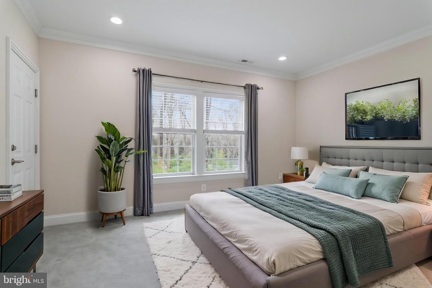 7908 HOLMES RUN DR, FALLS CHURCH, Virginia 22042, 6 Bedrooms Bedrooms, ,6 BathroomsBathrooms,Residential,For sale,7908 HOLMES RUN DR,VAFX2294146 MLS # VAFX2294146 7908 HOLMES RUN DR, FALLS CHURCH, Virginia 22042, 6 Bedrooms Bedrooms, ,6 BathroomsBathrooms,Residential,For sale,7908 HOLMES RUN DR,VAFX2294146 MLS # VAFX2294146