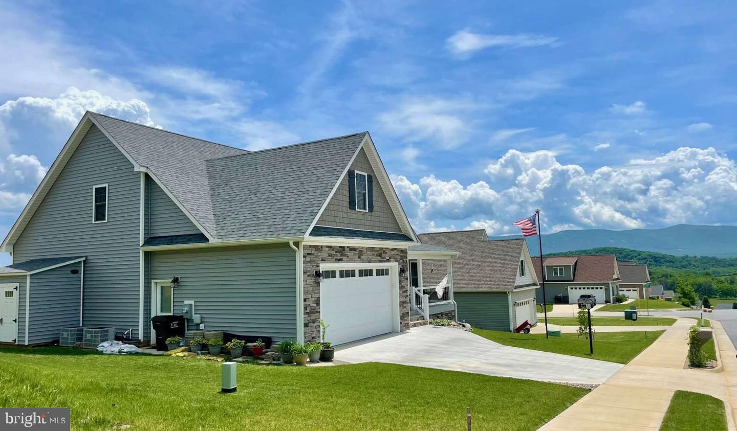 115 HULL HILLS LN, STAUNTON, Virginia 24401, 4 Bedrooms Bedrooms, 10 Rooms Rooms,2 BathroomsBathrooms,Residential,For sale,115 HULL HILLS LN,VAAG2002756 MLS # VAAG2002756