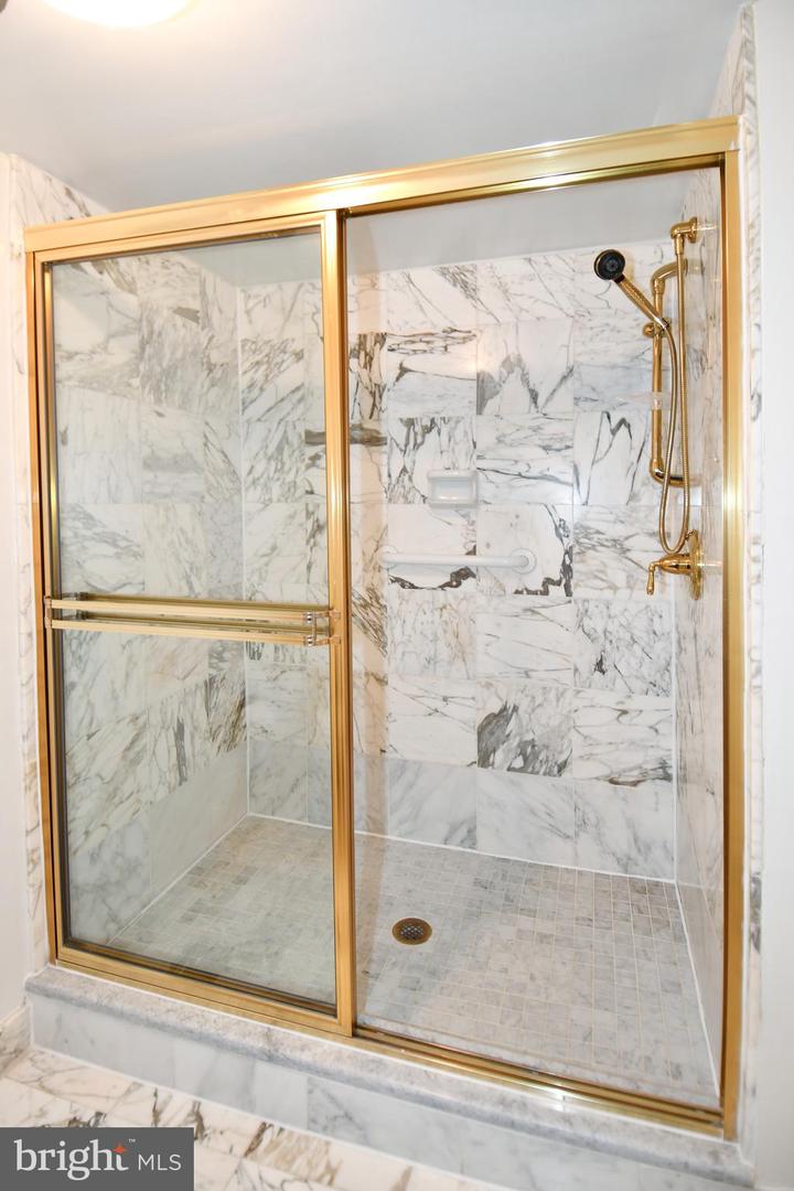 1101 ARLINGTON RIDGE ROAD #316, ARLINGTON, Virginia 22202, 3 Bedrooms Bedrooms, ,3 BathroomsBathrooms,Residential,For sale,1101 ARLINGTON RIDGE ROAD #316,VAAR2064610 MLS # VAAR2064610