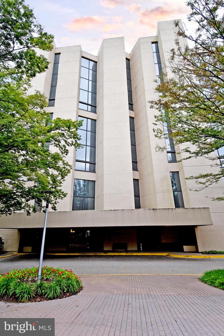 1101 ARLINGTON RIDGE ROAD #316, ARLINGTON, Virginia 22202, 3 Bedrooms Bedrooms, ,3 BathroomsBathrooms,Residential,For sale,1101 ARLINGTON RIDGE ROAD #316,VAAR2064610 MLS # VAAR2064610