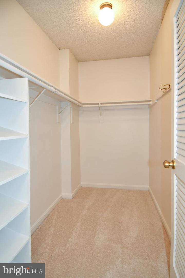 1101 ARLINGTON RIDGE ROAD #316, ARLINGTON, Virginia 22202, 3 Bedrooms Bedrooms, ,3 BathroomsBathrooms,Residential,For sale,1101 ARLINGTON RIDGE ROAD #316,VAAR2064610 MLS # VAAR2064610