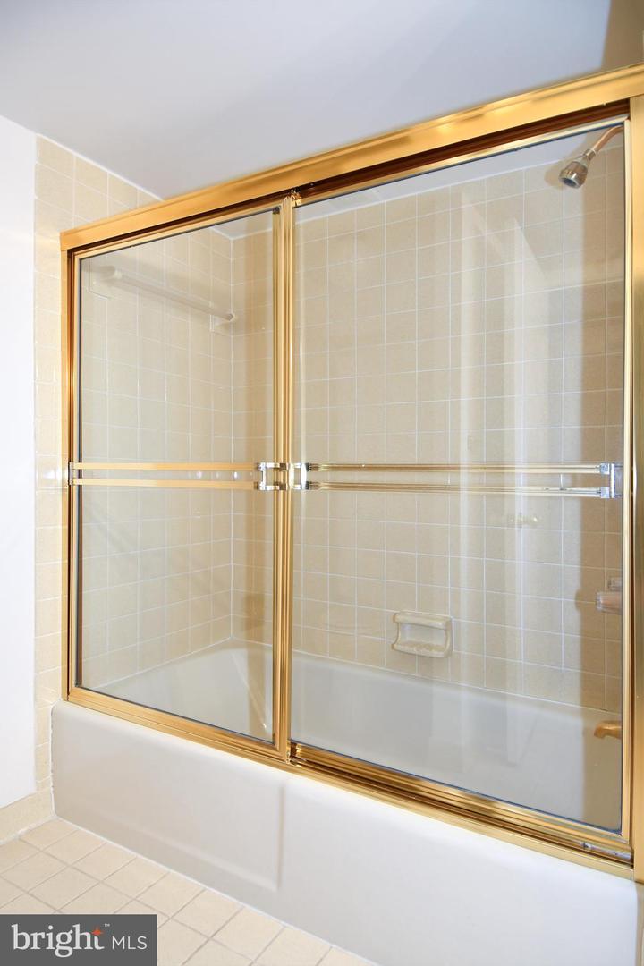 1101 ARLINGTON RIDGE ROAD #316, ARLINGTON, Virginia 22202, 3 Bedrooms Bedrooms, ,3 BathroomsBathrooms,Residential,For sale,1101 ARLINGTON RIDGE ROAD #316,VAAR2064610 MLS # VAAR2064610