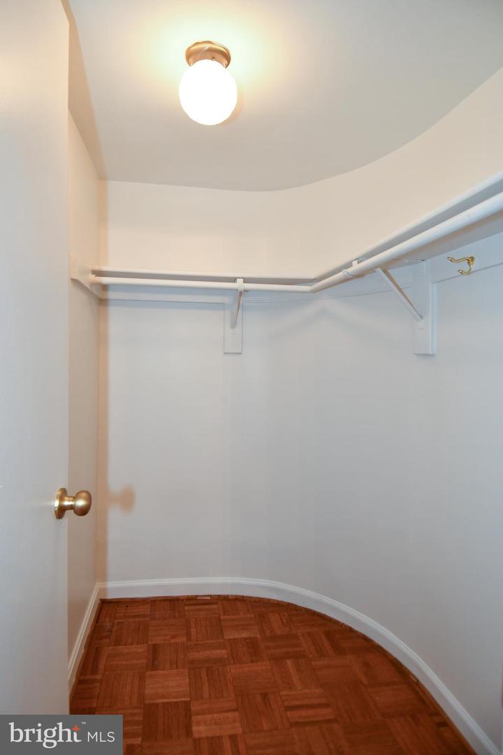 1101 ARLINGTON RIDGE ROAD #316, ARLINGTON, Virginia 22202, 3 Bedrooms Bedrooms, ,3 BathroomsBathrooms,Residential,For sale,1101 ARLINGTON RIDGE ROAD #316,VAAR2064610 MLS # VAAR2064610